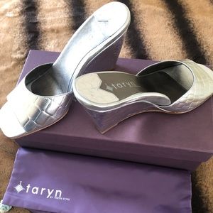 Taryn Rose Wedge sandal (New)